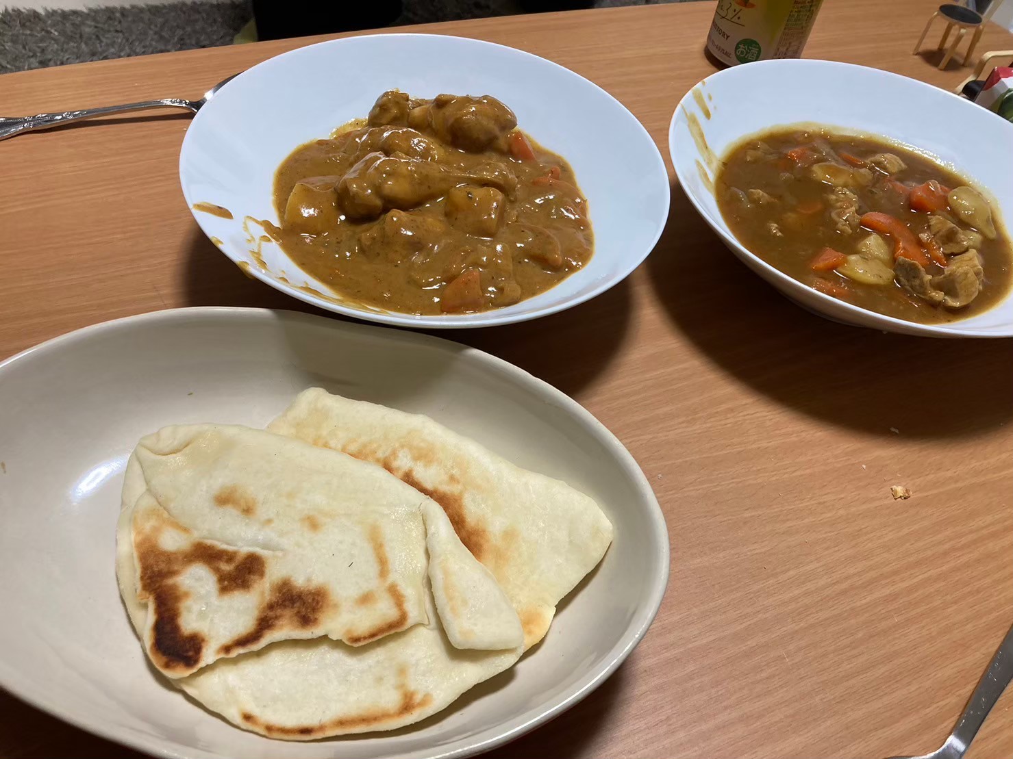 2皿のカレーとナン
